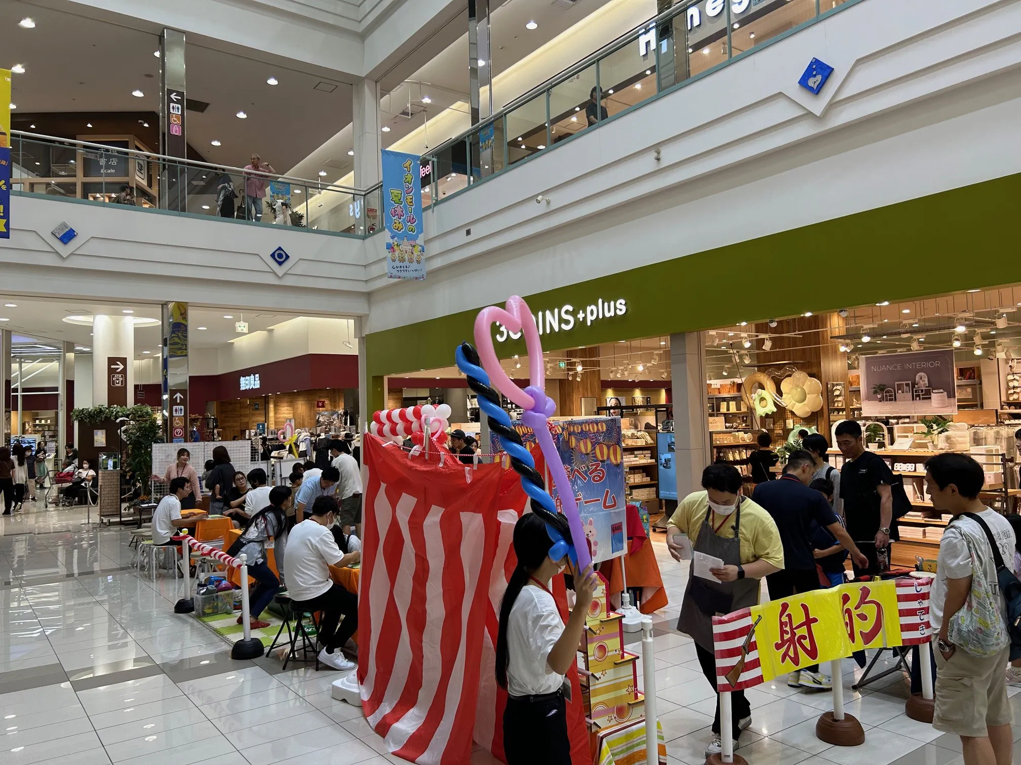 【イオンモール京都五条】1F　吹抜け（インフォメーション側）