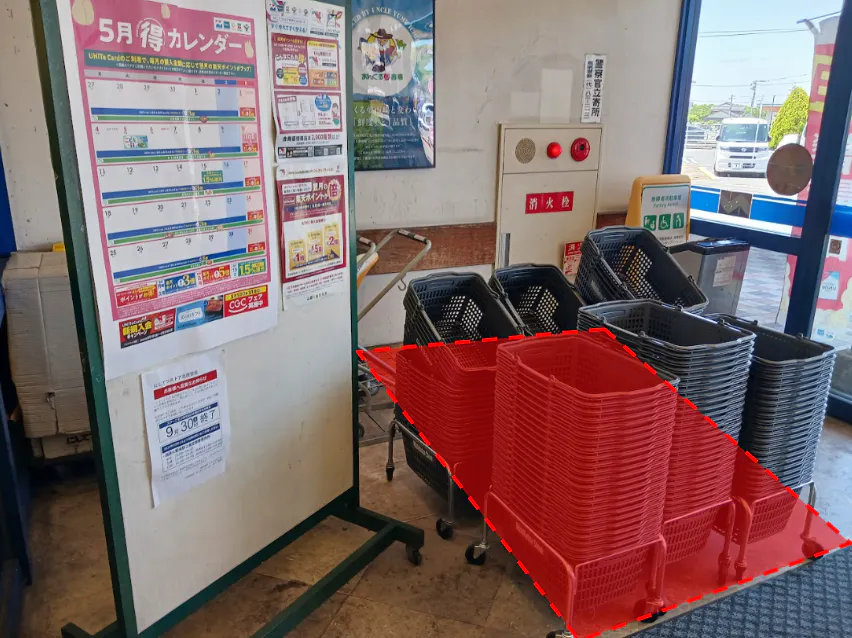 【西鉄ストア北茂安店】風除室 販促プロモーションや物販に最適なスーパー店内催事イベントスペース