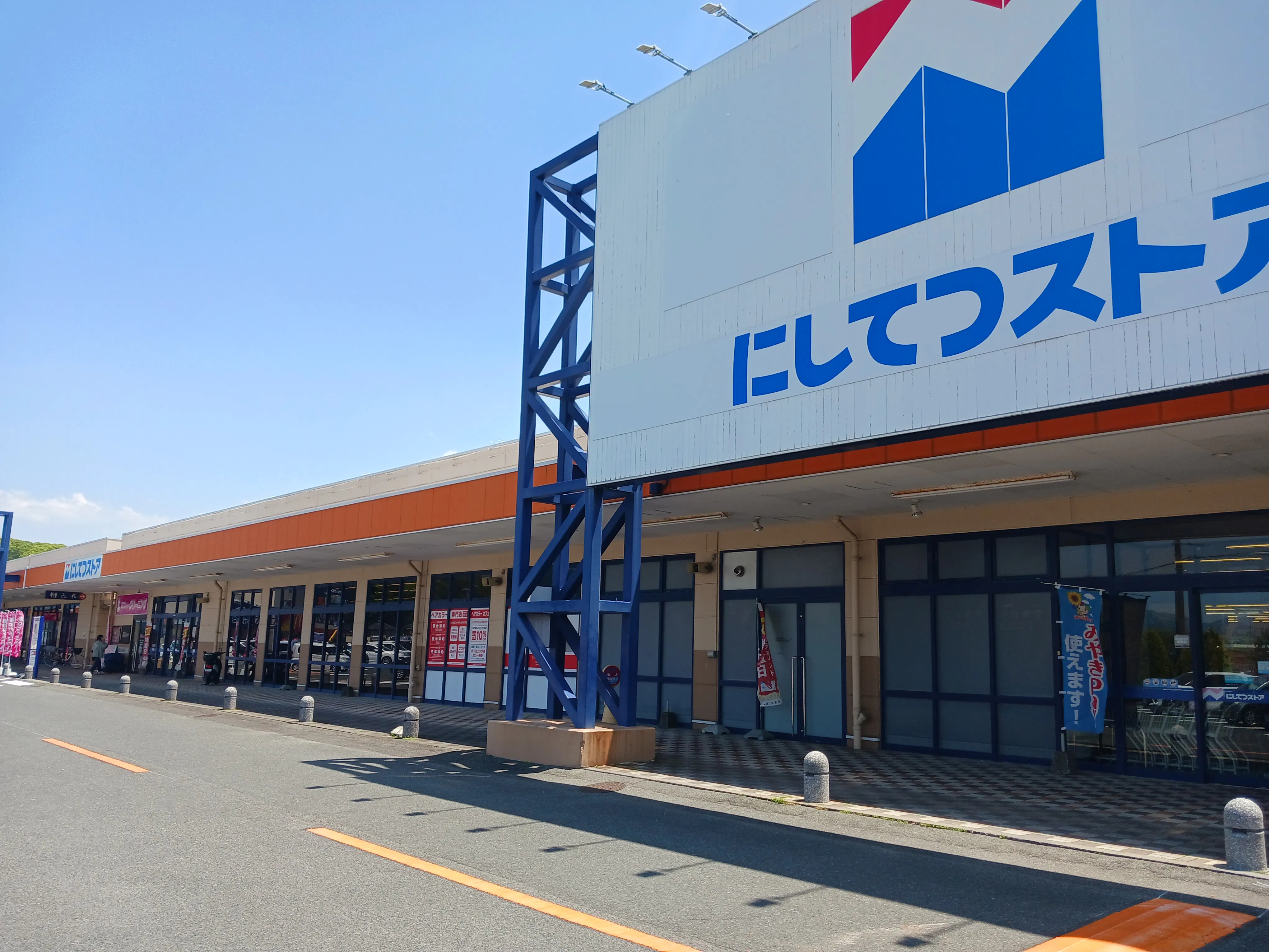 【西鉄ストア北茂安店】風除室 販促プロモーションや物販に最適なスーパー店内催事イベントスペース