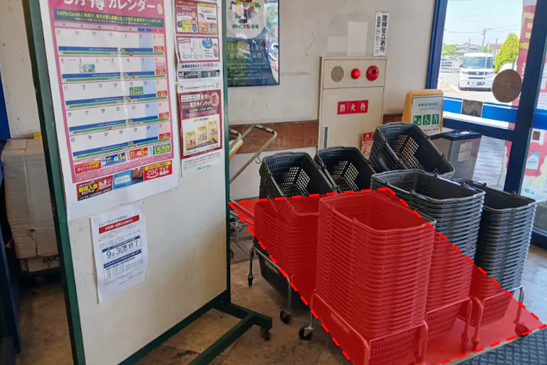 【西鉄ストア北茂安店】風除室 販促プロモーションや物販に最適なスーパー店内催事イベントスペースの画像1