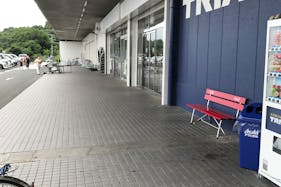 【スーパーセンタートライアル上三緒店】キッチンカー(調理営業)出店限定/屋外軒下スペース