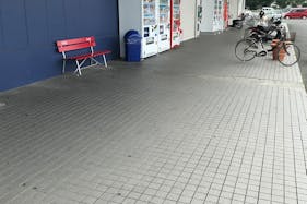 【スーパーセンタートライアル上三緒店】キッチンカー(調理営業)出店限定/屋外軒下スペース