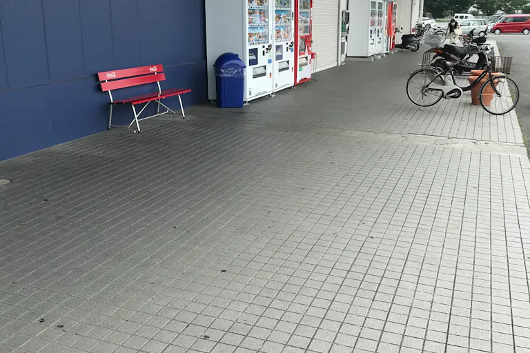 【スーパーセンタートライアル上三緒店】キッチンカー(調理営業)出店限定/屋外軒下スペースの画像3