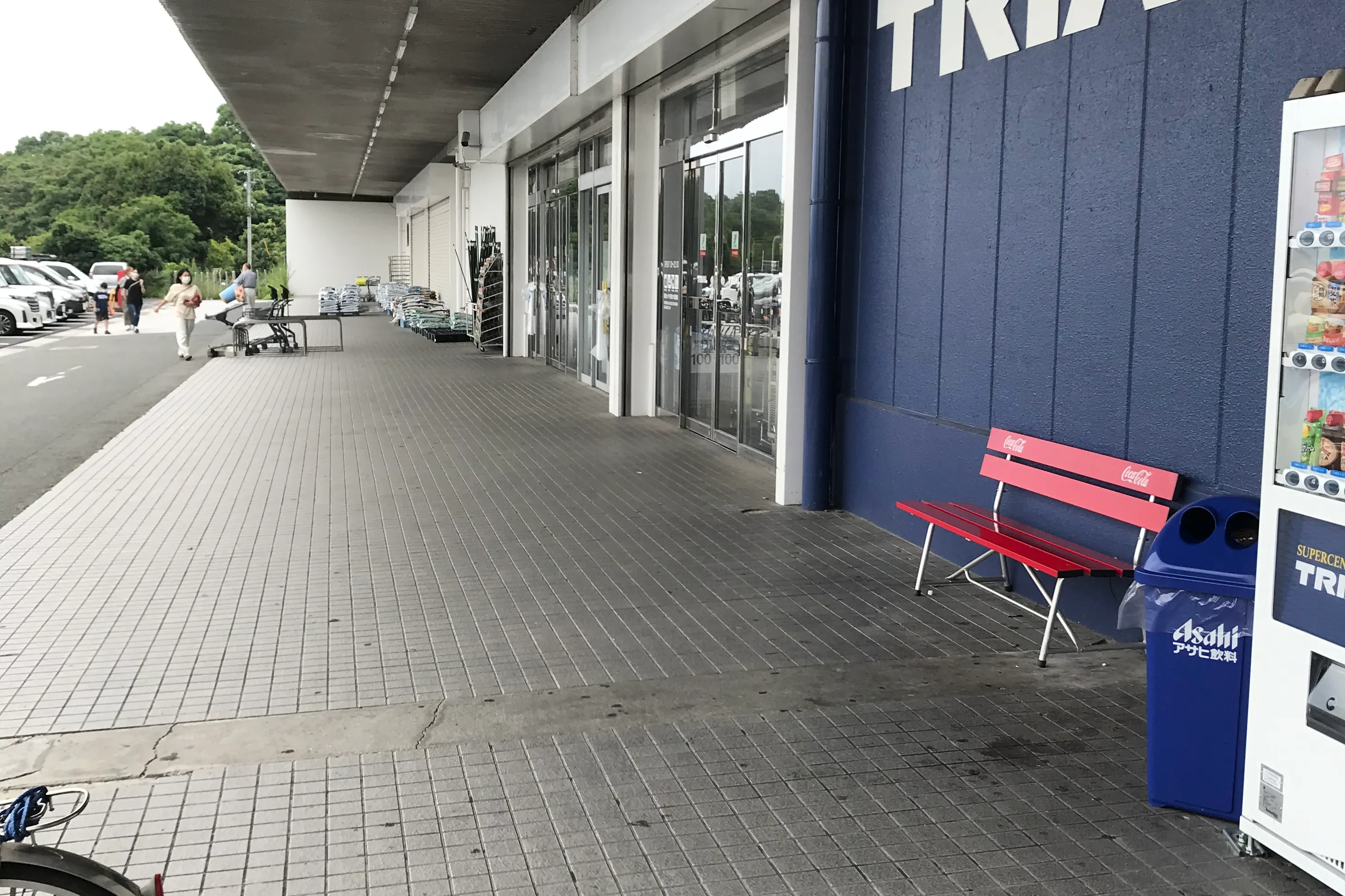 【スーパーセンタートライアル上三緒店】キッチンカー(調理営業)出店限定/屋外軒下スペース