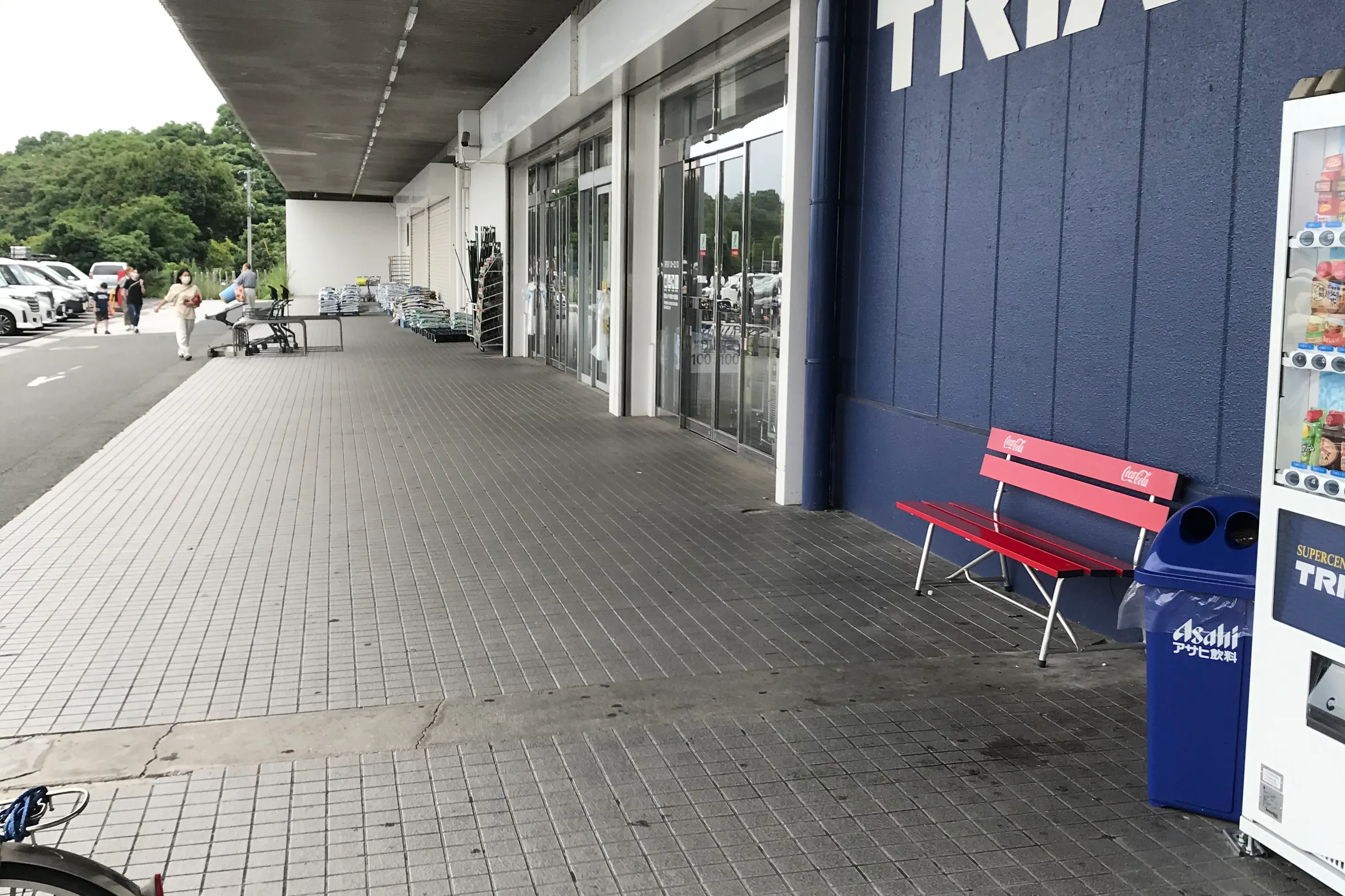 【スーパーセンタートライアル上三緒店】キッチンカー(調理営業)出店限定/屋外軒下スペース