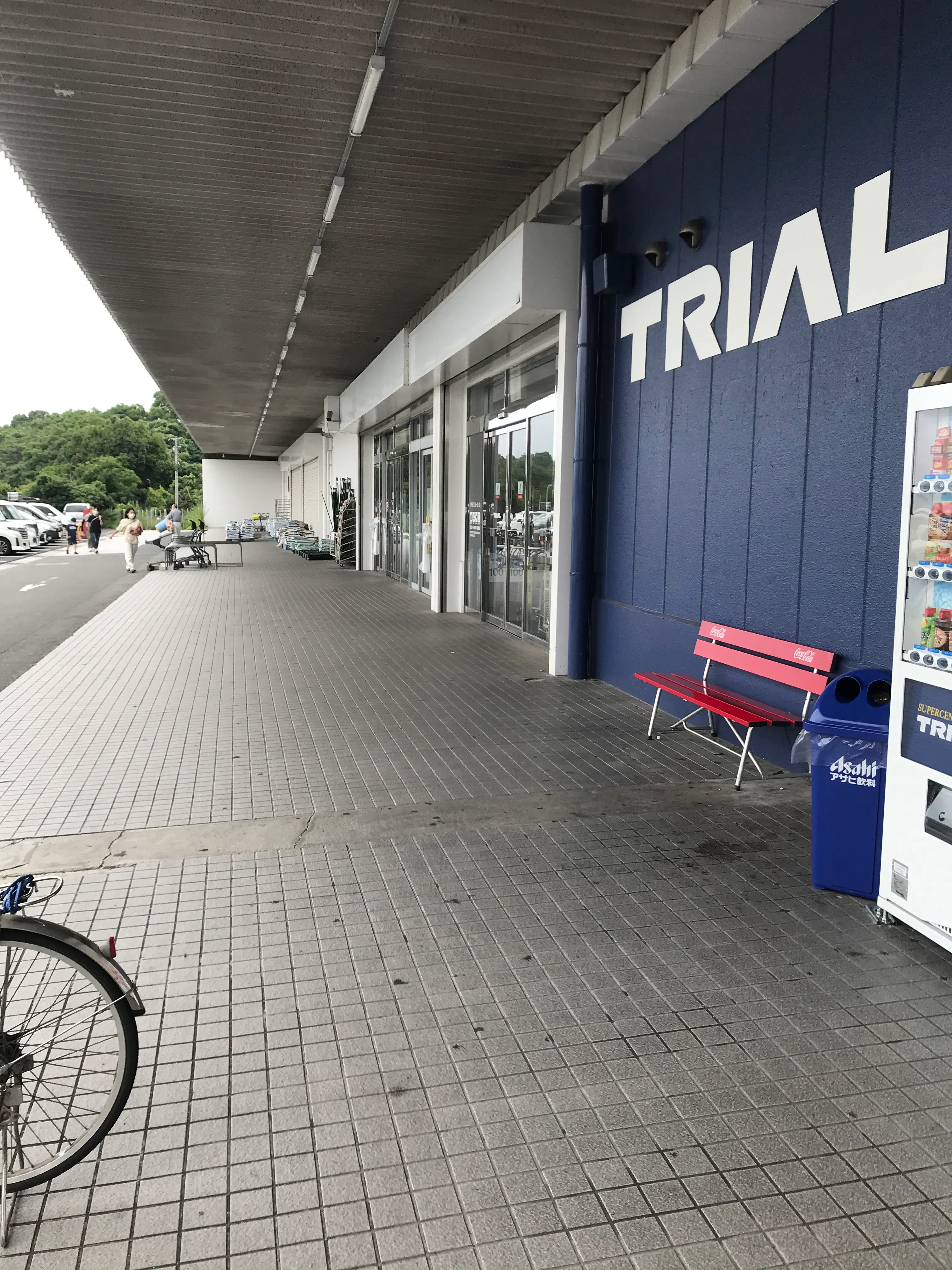 【スーパーセンタートライアル上三緒店】キッチンカー(調理営業)出店限定/屋外軒下スペース