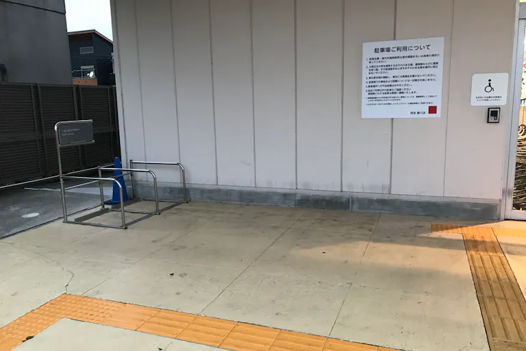 【西友 勝川店】<料金改定:お値下げしました> 1F入口横西側軒先 プロモーション用途や物販、食物販のポップアップストアに最適なスーパーの屋外催事イベントスペースの画像2