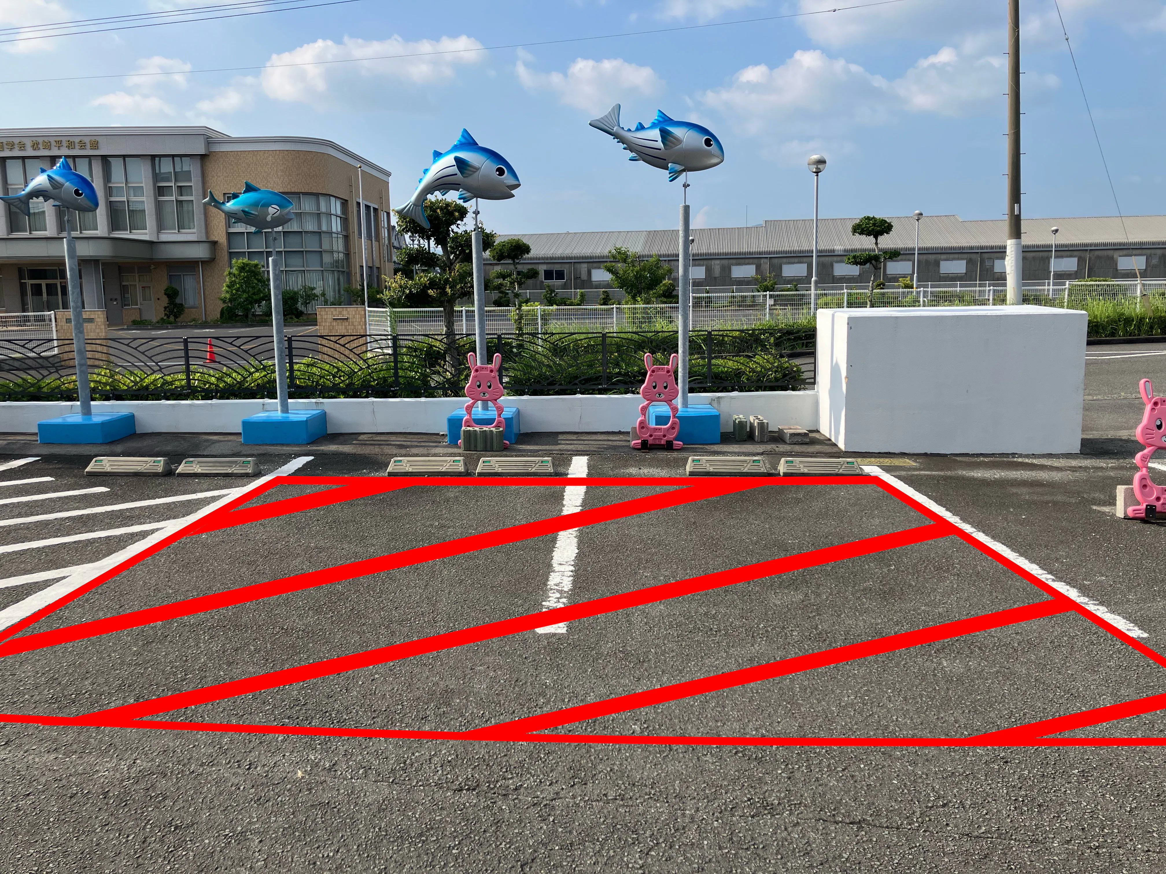 【枕崎市かつお公社】キッチンカーに最適なカツオの直売所の駐車場スペースの画像