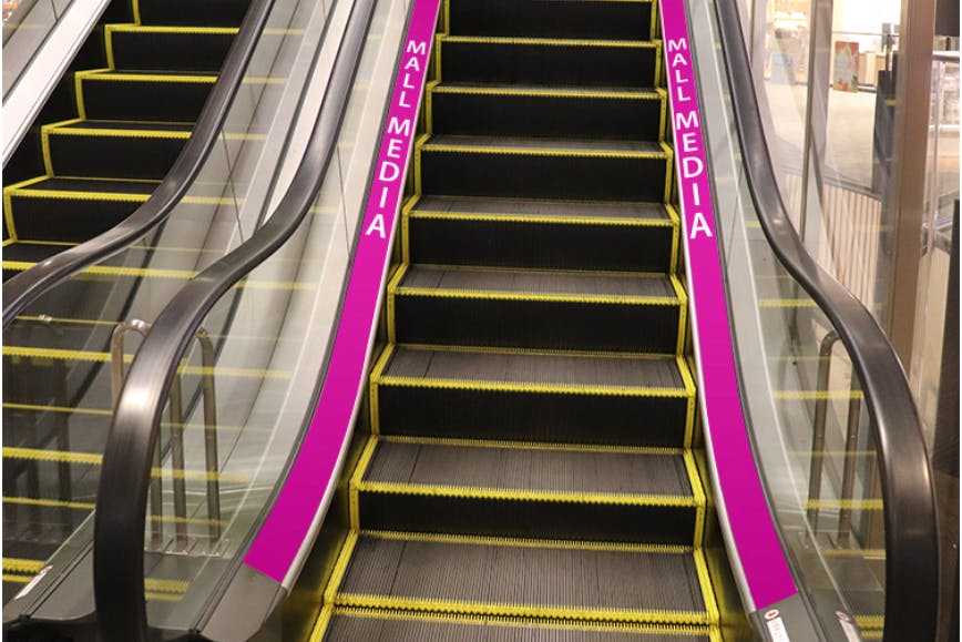 【イオンモール新利府】モール内広告 エスカレーターレーン