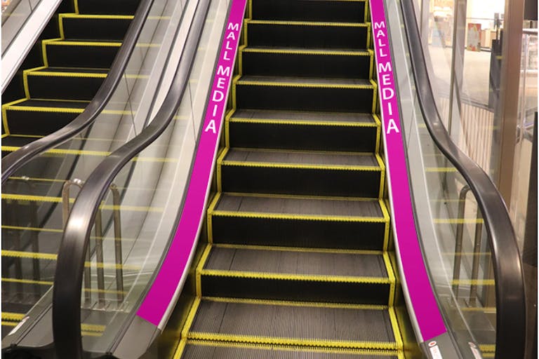 【イオンモール新利府】モール内広告 エスカレーターレーンの画像1