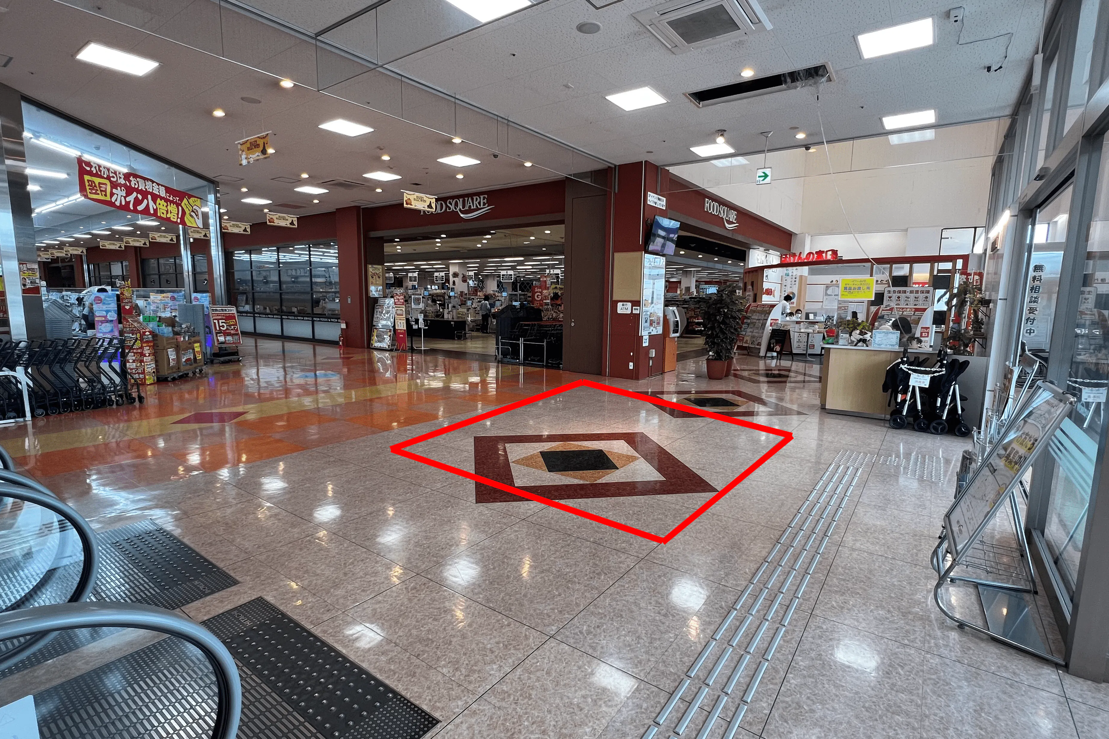 【ヘイワールド!!/メインホール】物販や食物販、プロモーションイベントに最適複な地域密着型の商業施設にある数テナントに面した通行量の多いイベントスペース