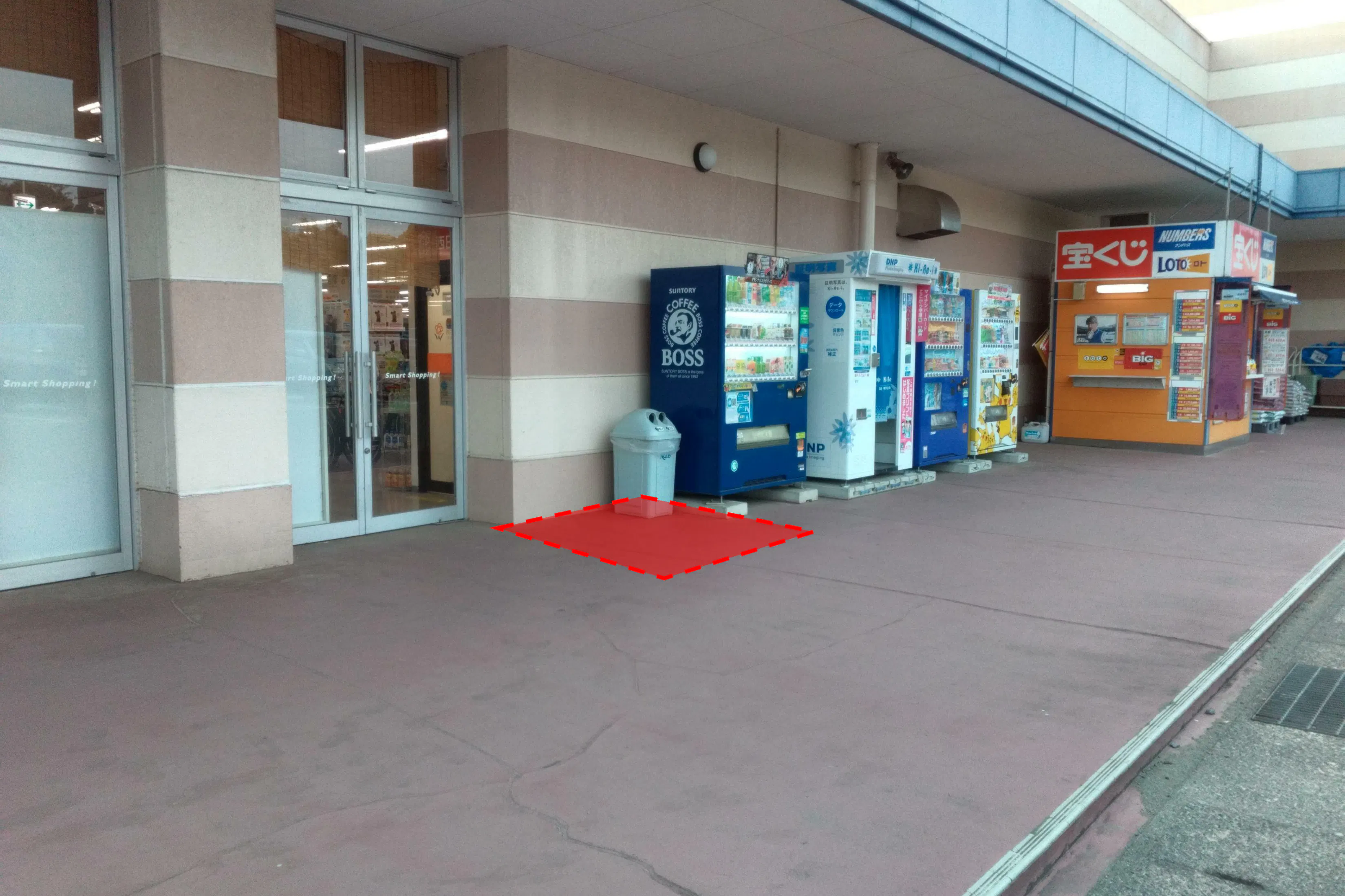 【ミスターマックス 宗像店】宝くじ・自販機の左側 販促プロモーションや物販用途に最適な総合ディスカウントストアの催事イベントスペース