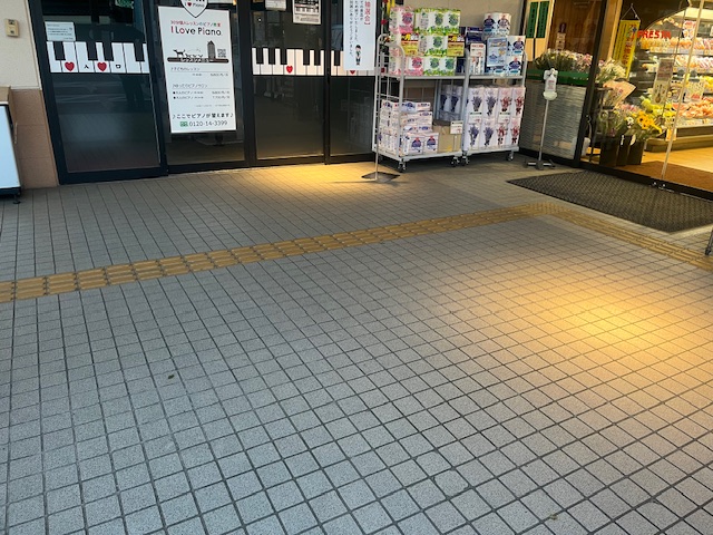 【フレスタ口田南店】プロモーションイベントに利用可能な軒下②スペース