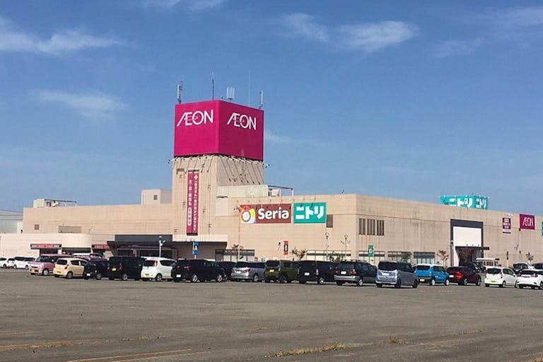 【イオン横手店】キッチンカーや食物販に最適な施設南側の出入口付近の屋外イベントスペースの画像2