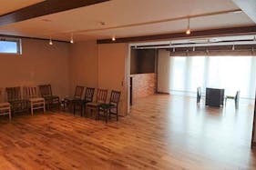 【広尾駅2分】展示会や招待制イベントに最適な吊り戸で用途を分けやすいレンタルスペース