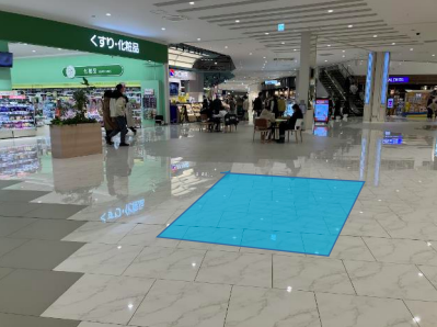 【イオンモール白山】モール内広告 床ステッカー（グラムビューティーク前）