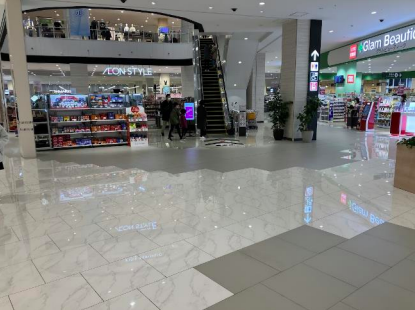 【イオンモール白山】モール内広告 床ステッカー（グラムビューティーク前）