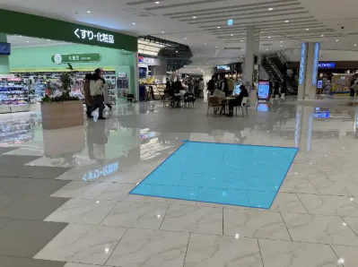 【イオンモール白山】モール内広告 床ステッカー（グラムビューティーク前）