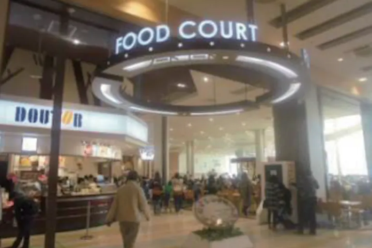 【イオンモール木曽川】モール内広告 フードコートテーブルシールの画像2