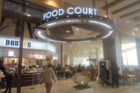 【イオンモール木曽川】モール内広告 フードコートテーブルシール