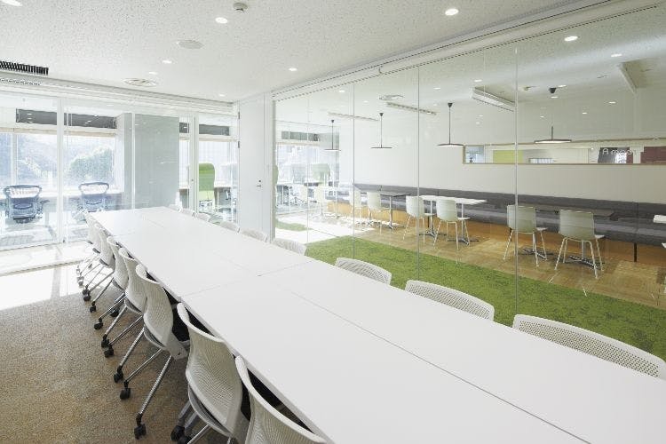 【九段下徒歩30秒】開放感があり設備の充実した18名まで収容可能なセミナー・イベント・ロケスペース