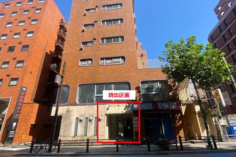 赤坂通り沿い路面スペース