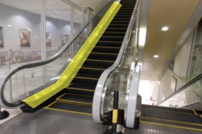 【広島段原ショッピングセンター】モール内広告 エスカレーター