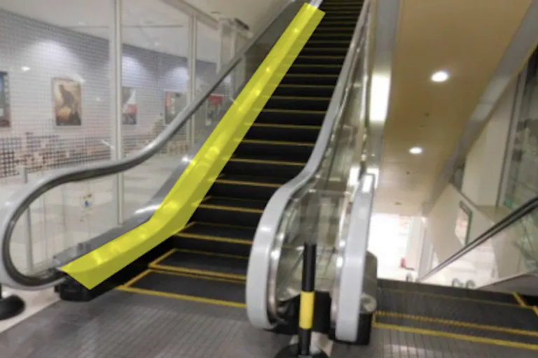 【広島段原ショッピングセンター】モール内広告 エスカレーターの画像1