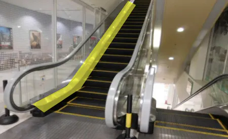 【広島段原ショッピングセンター】モール内広告 エスカレーターの画像