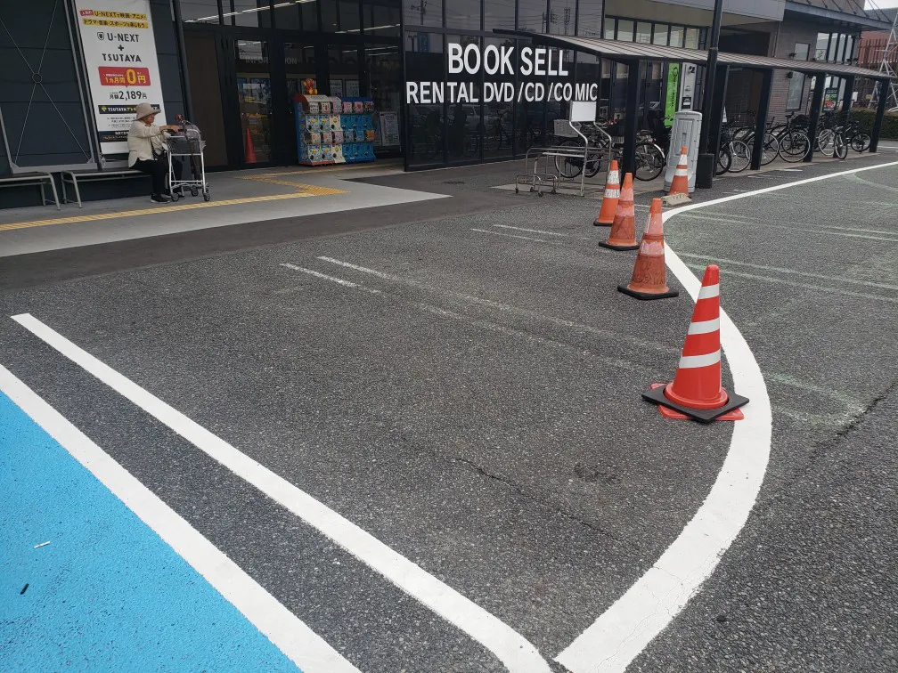 【天満屋ハピーズ大安寺店】正面入口駐車禁止スペース 各種プロモーション、会員獲得イベントに最適な屋外催事イベントスペース
