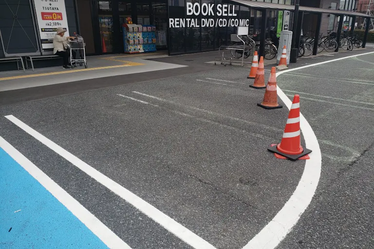 【天満屋ハピーズ大安寺店】正面入口駐車禁止スペース 各種プロモーション、会員獲得イベントに最適な屋外催事イベントスペースの画像1