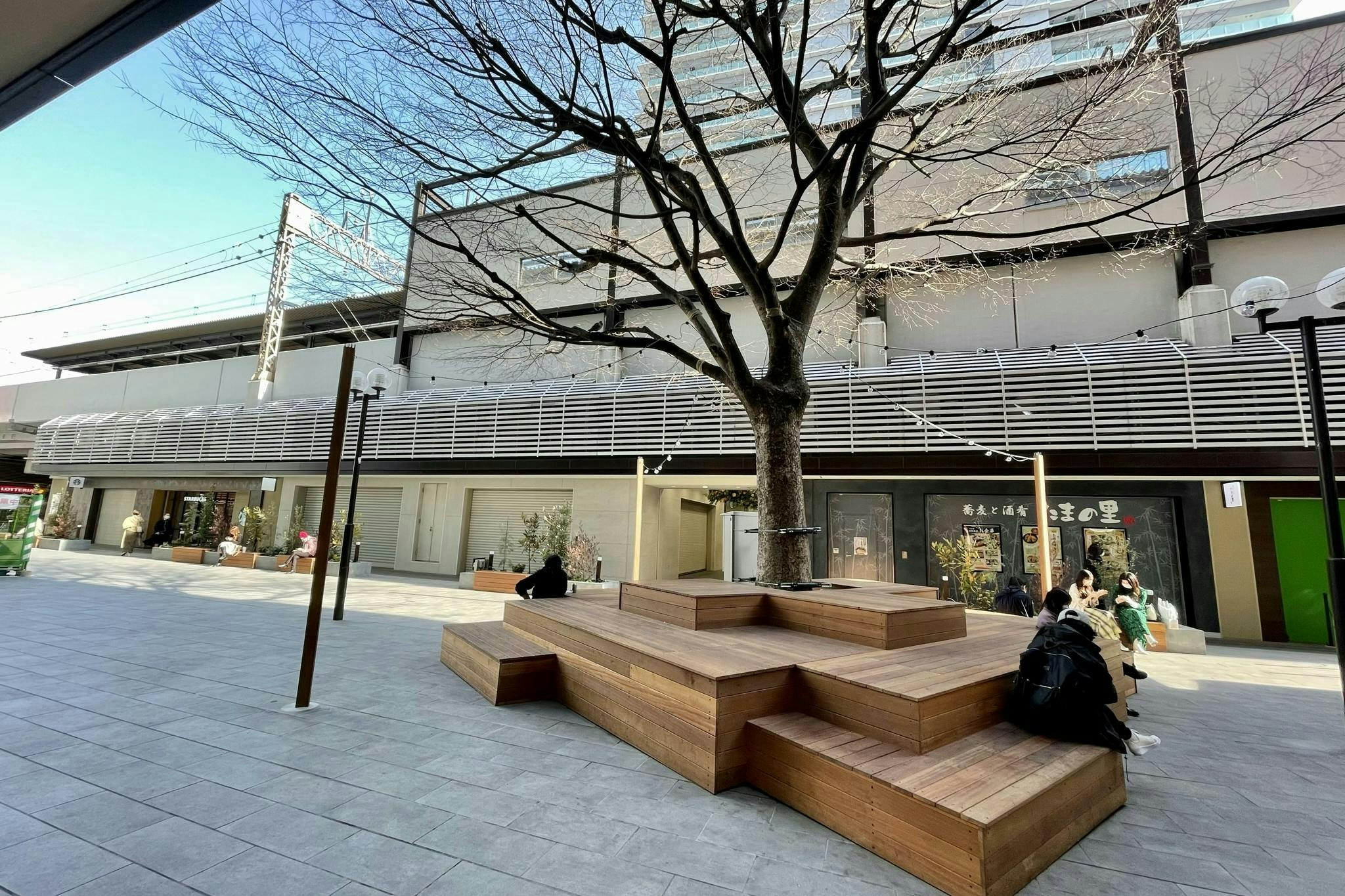 【京王クラウン街笹塚】物販やワークショップ、キッチンカーなどに最適なけやき広場の画像