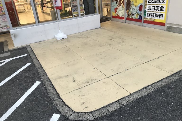 【西友 勝川店】<料金改定:お値下げしました> 1F入口横東側屋外 プロモーション用途や物販、食物販のポップアップストアに最適なスーパーの屋外催事イベントスペースの画像2