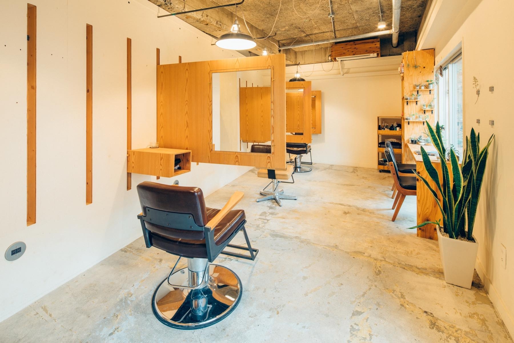 【表参道駅2分】有名建築家によって創られたウッド調の緑いっぱいの美容室ギャラリーの画像7