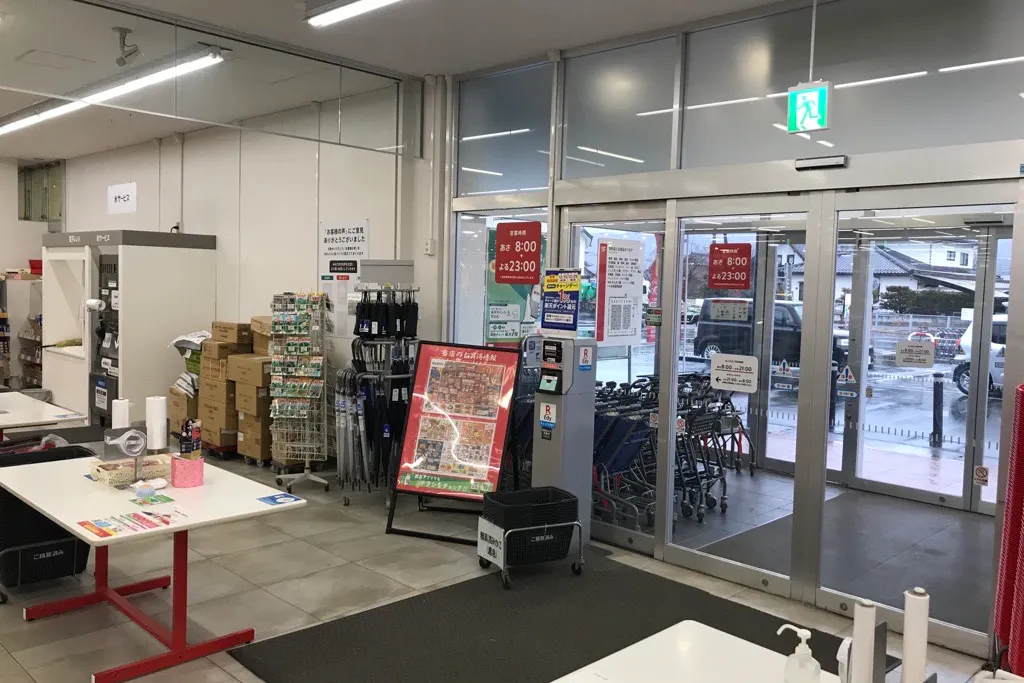 【西友 松川店】店内入口横(レジ前) プロモーション用途や物販、食物販のポップアップストアに最適なスーパー店内催事イベントスペース