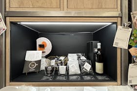 【ラフォーレ原宿/明治神宮前駅1分】愛と狂気のマーケット アート展示や商品PR、ポップアップストアに最適、販売スタッフ不要な貸しスペース(ボックス大)