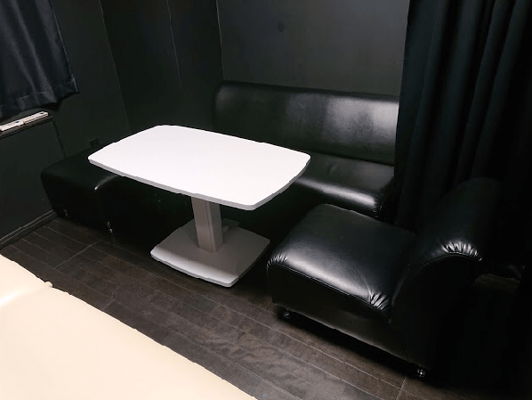 【大久保駅3分】個展やワークショップに最適な黒で統一されたレンタルスペース