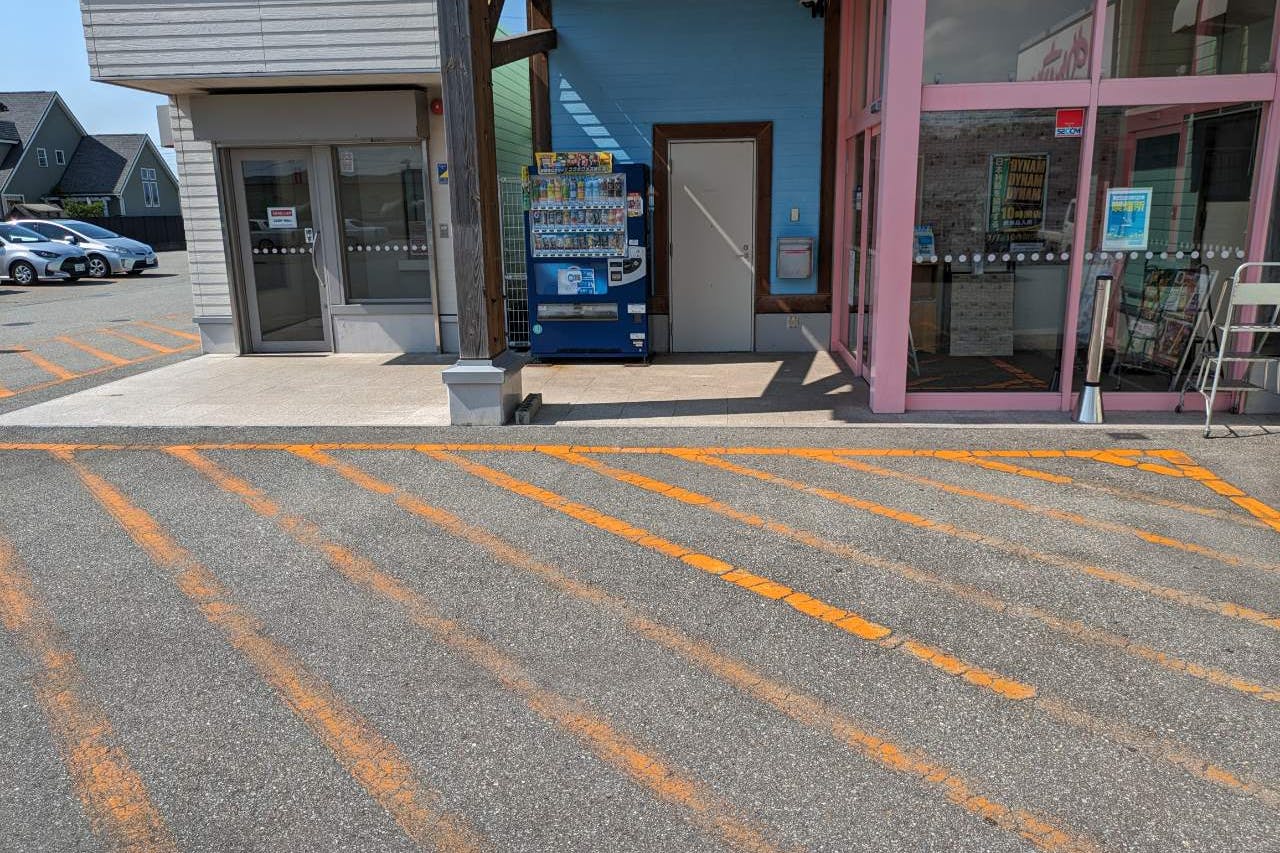 【ダイナム石川福久店ゆったり館】キッチンカーやプロモーションイベントの開催に最適なアミューズメント施設のイベントスペース