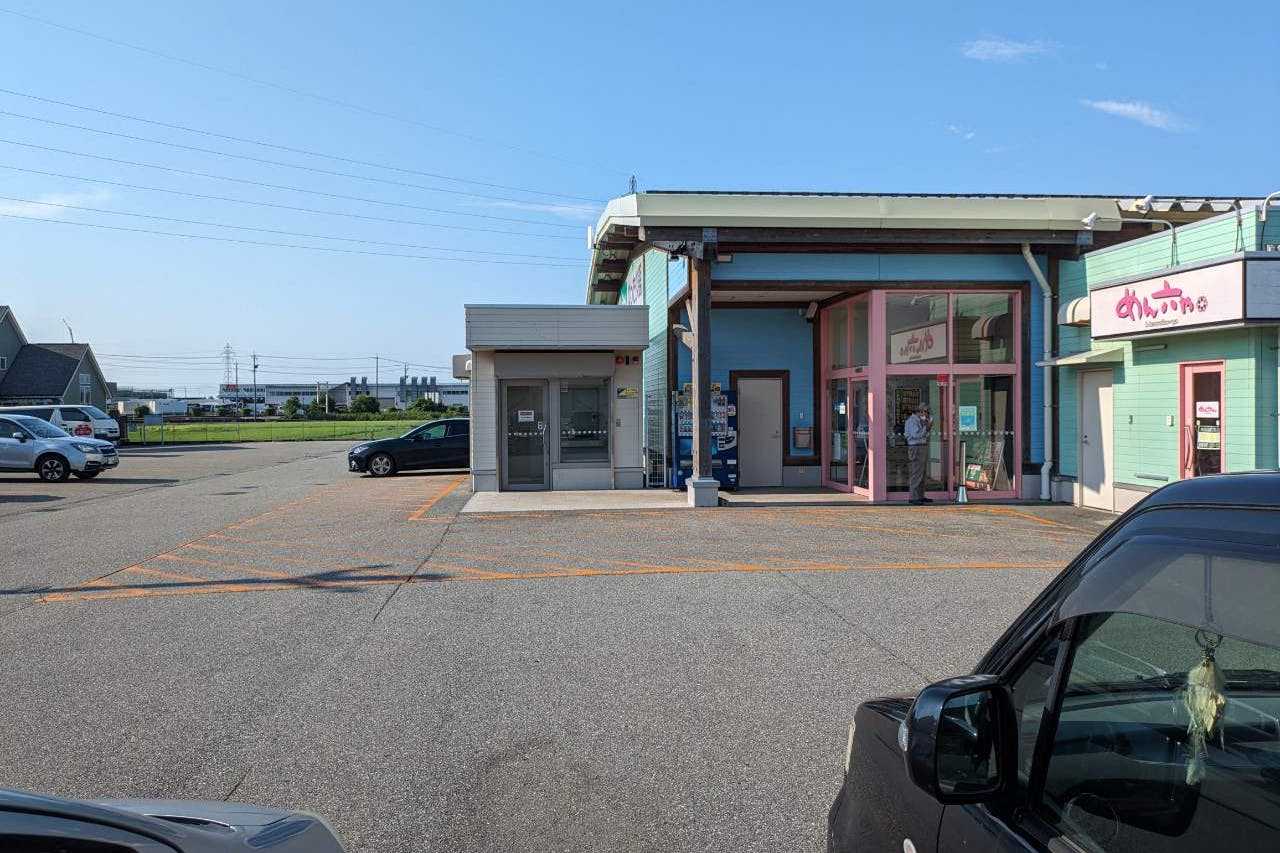 【ダイナム石川福久店ゆったり館】キッチンカーやプロモーションイベントの開催に最適なアミューズメント施設のイベントスペース