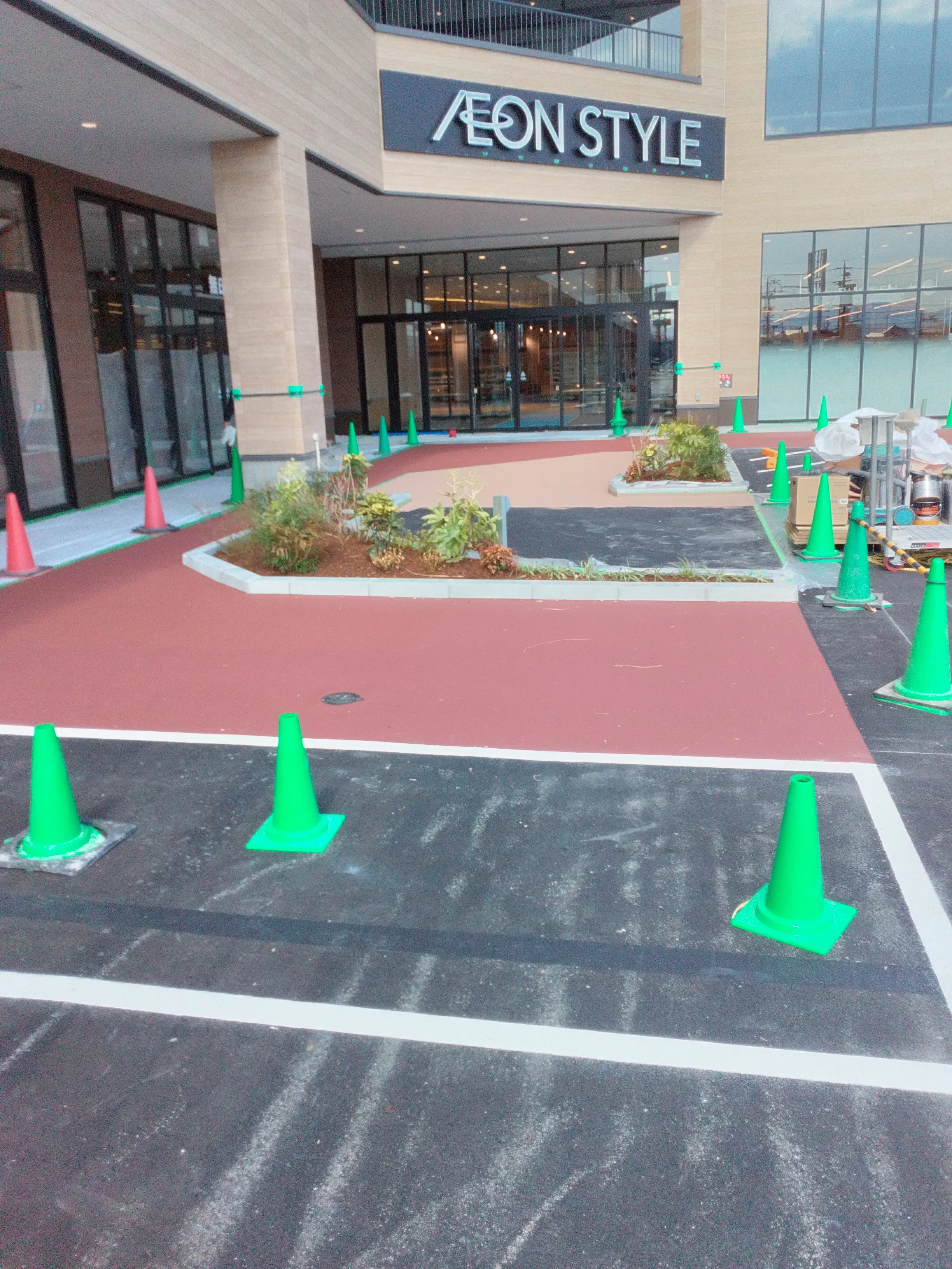 【イオンタウン松阪船江 】キッチンカーに最適な入口近くの屋外レンタルスペース