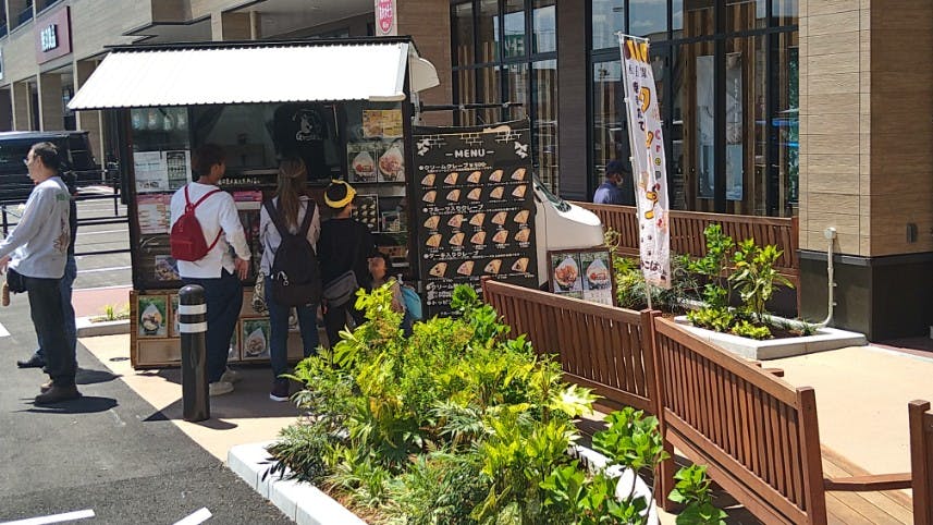 【イオンタウン松阪船江 】キッチンカーに最適な入口近くの屋外レンタルスペースの画像