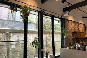 【渋谷駅8分】飲食込みのレセプションイベントやポップアップストア、プロモーションに適した代官山、桜丘、鉢山に囲まれた高級住宅が立ち並ぶエリアに位置するカフェ内イベントスペース(全館貸切)