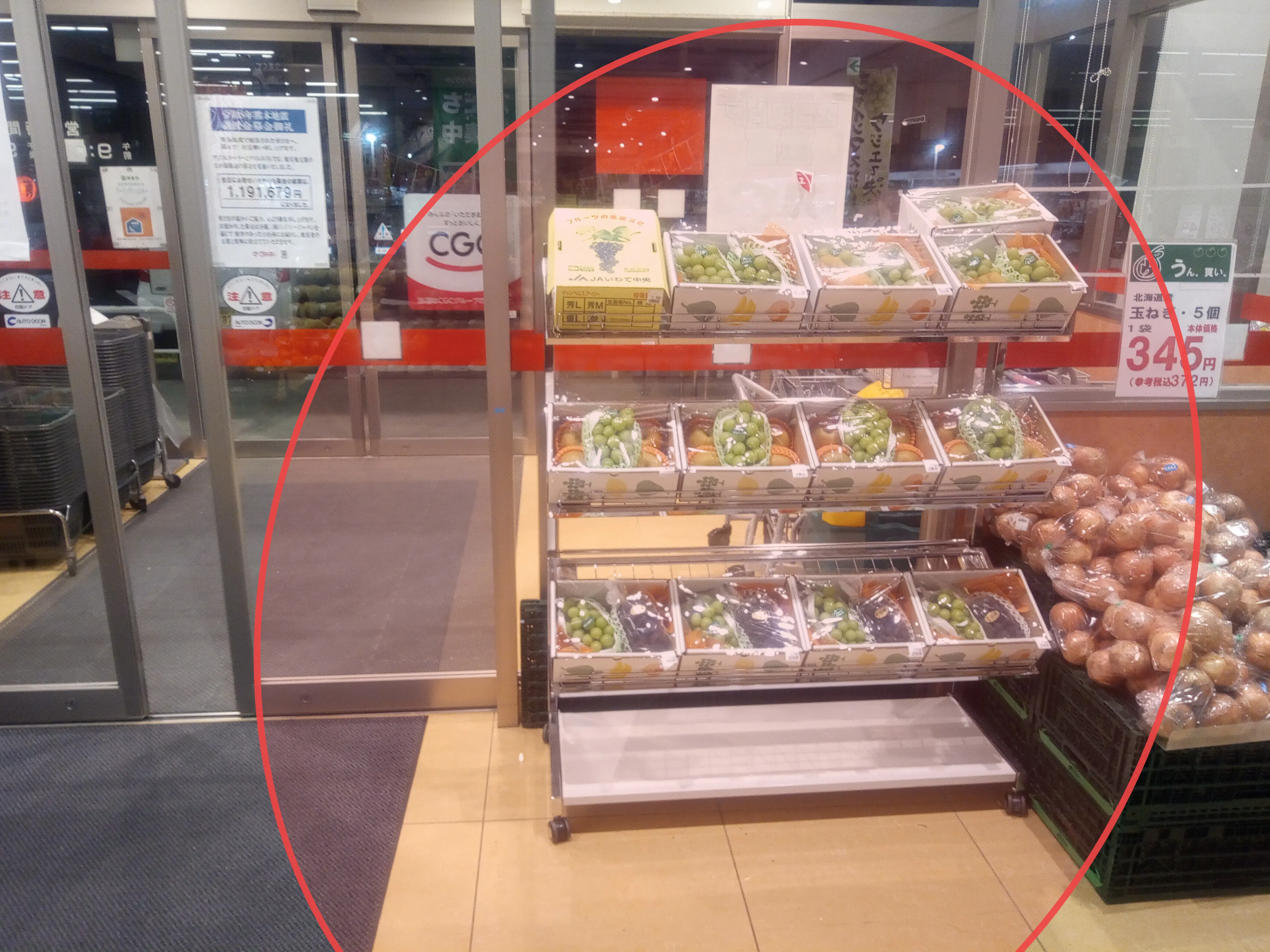 【ウジエスーパー若柳店】販促プロモーションや物販に最適な店内入口横のレンタルスペース