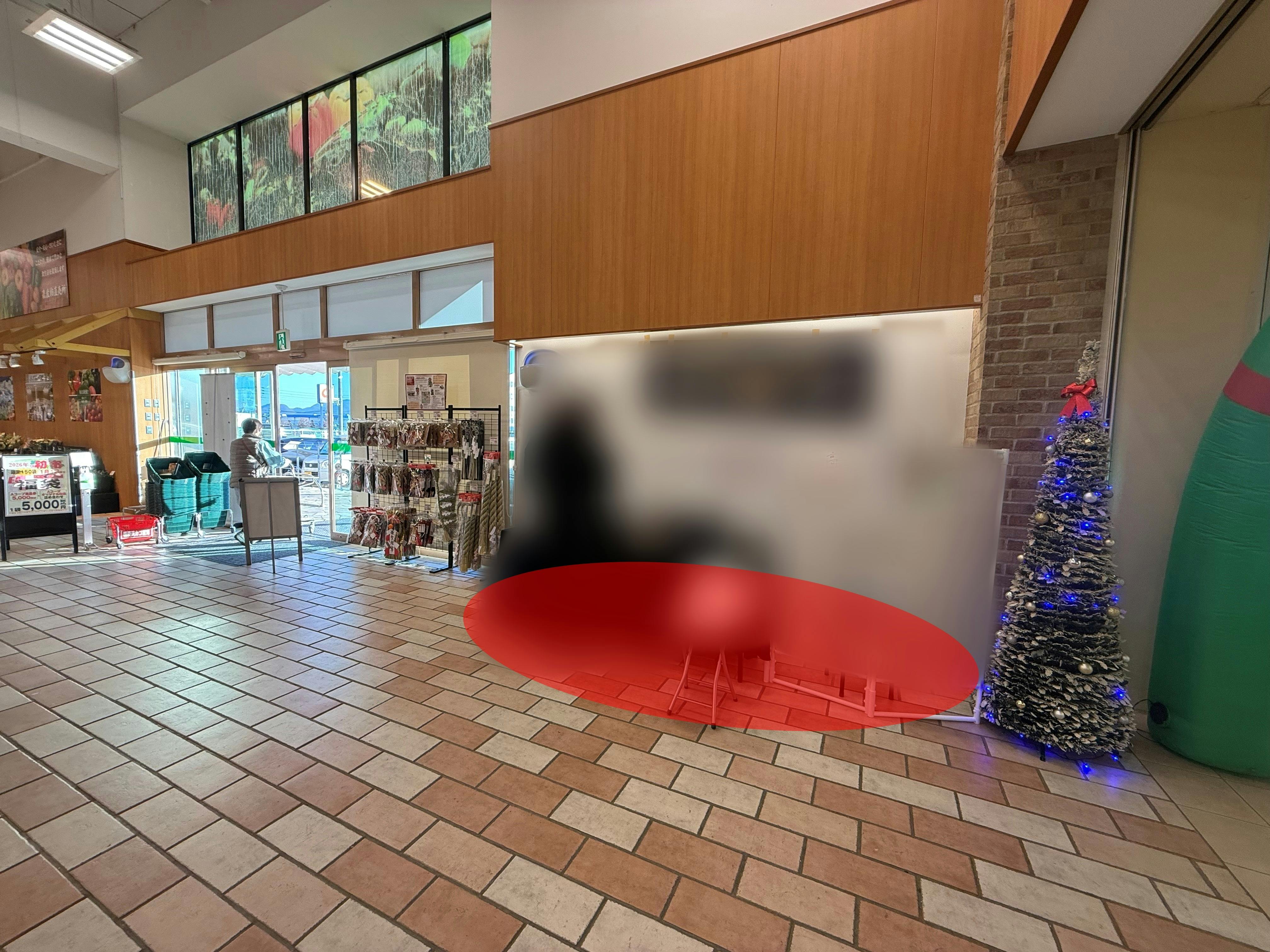 【JAファーマーズ富岡店】東富岡駅から5分！食物販やプロモーションに最適な産直棟入口付近の店内催事スペースの画像