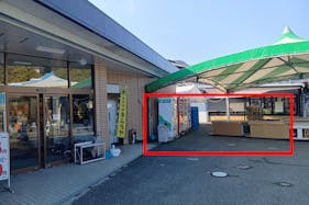 【Aコープみまさか店】食物販や販促イベントに最適な屋外軒下スペース
