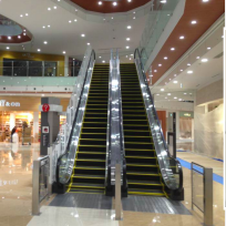 【イオンモール名古屋茶屋】モール内広告 エスカレーター