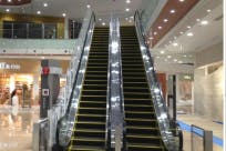 【イオンモール名古屋茶屋】モール内広告 エスカレーター