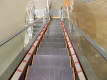 【イオンモール名古屋茶屋】モール内広告 エスカレーター