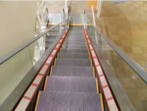 【イオンモール名古屋茶屋】モール内広告 エスカレーター