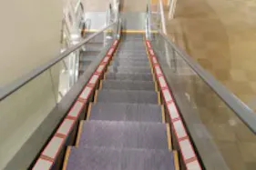 【イオンモール名古屋茶屋】モール内広告 エスカレーター